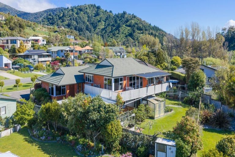 Photo of property in 5 Moana View Road, Waikawa, Picton, 7220