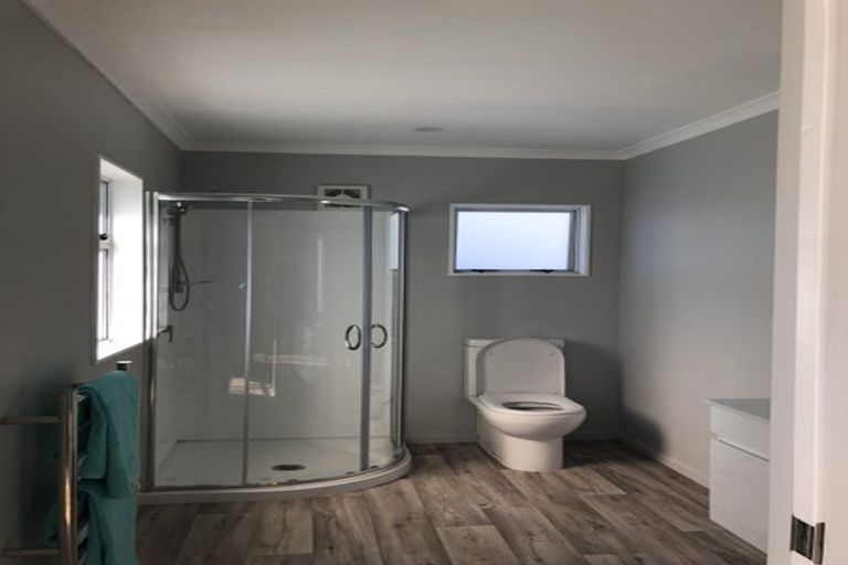 Photo of property in 17 Bluegum Road, Paraparaumu Beach, Paraparaumu, 5032