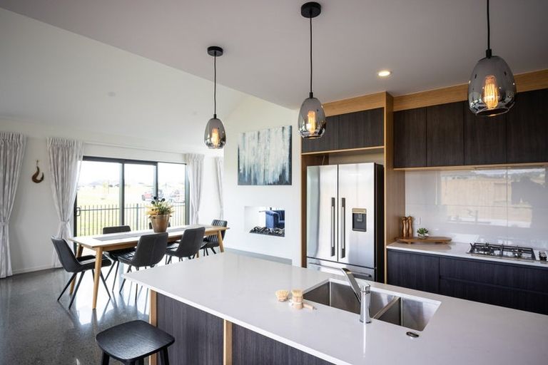 Photo of property in 14 Beveridge Road, One Tree Point, 0118