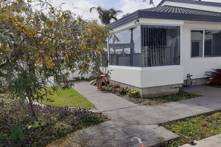 Photo of property in 12 Shelter Grove, Frankleigh Park, New Plymouth, 4310