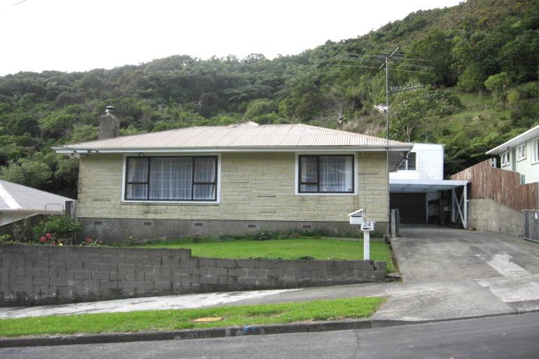 Photo of property in 24 Holmes Grove, Naenae, Lower Hutt, 5011