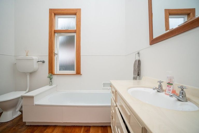 Photo of property in 216 Grey Street, Palmerston North, 4414