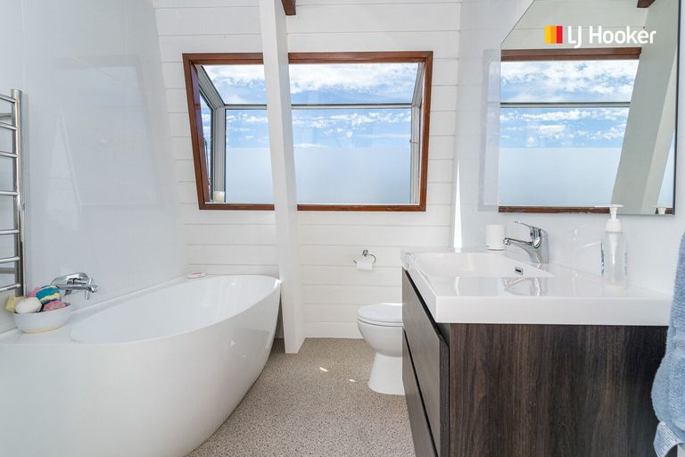 Photo of property in 4 Barling Street, Macandrew Bay, Dunedin, 9014