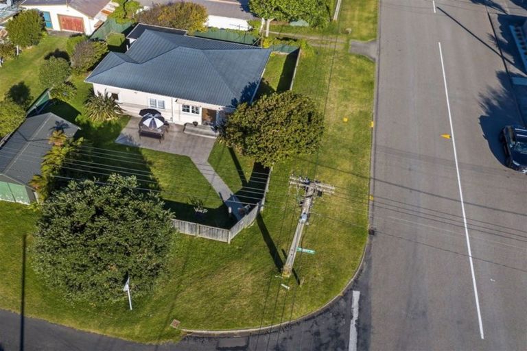 Photo of property in 13 Rauparaha Street, Waikanae Beach, Waikanae, 5036