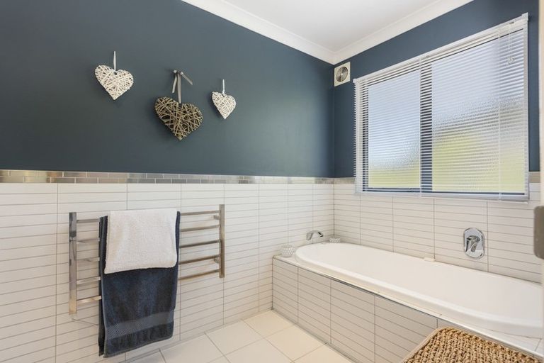 Photo of property in 72 Emerald Hill Drive, Birchville, Upper Hutt, 5018