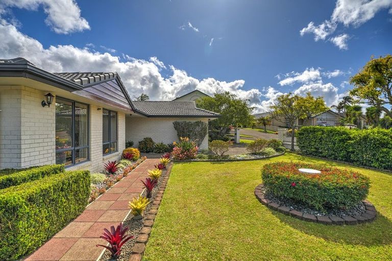 Photo of property in 4 Mahina Place, Te Atatu Peninsula, Auckland, 0610