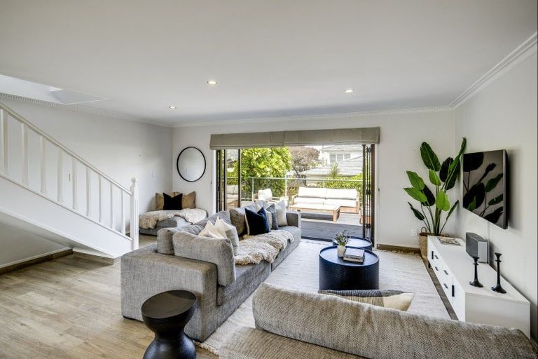 Photo of property in 37 Charles Street, Westshore, Napier, 4110