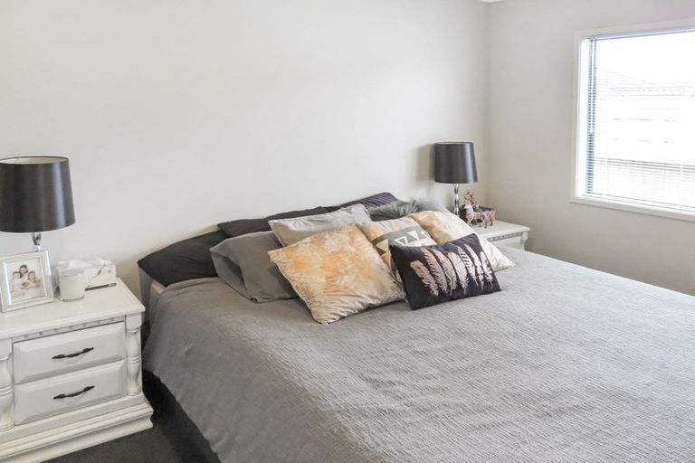 Photo of property in 76 Sunstone Crescent, Timberlea, Upper Hutt, 5018