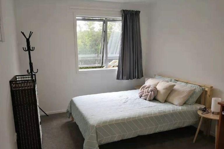 Photo of property in 3 Julia Place, Totara Vale, Auckland, 0629