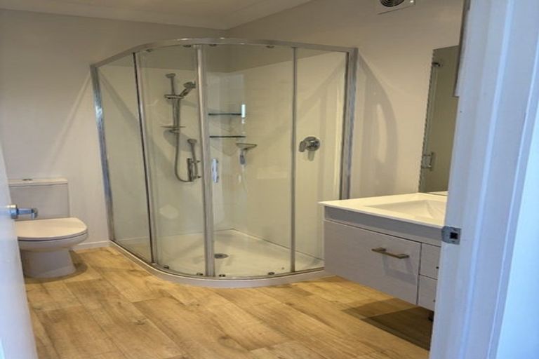 Photo of property in 1/953 Beach Road, Torbay, Auckland, 0630