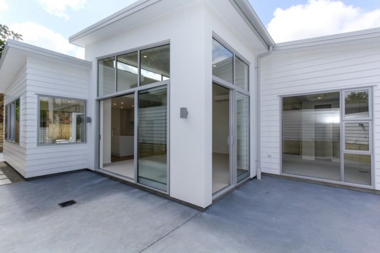 Photo of property in 4 Mackillop Way, Brooklands, New Plymouth, 4310