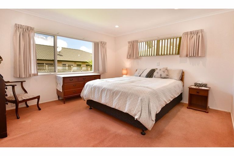 Photo of property in 15 Kath Hopper Drive, Orewa, 0931