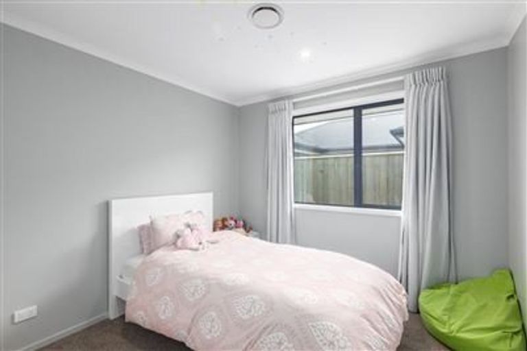 Photo of property in 16 Northmoor Boulevard, Rolleston, 7615