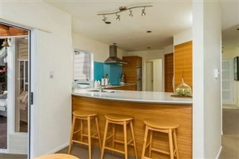 Photo of property in 68 Seacliffe Avenue, Narrow Neck, Auckland, 0622