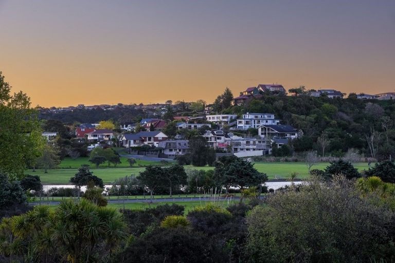 Photo of property in 24 Sylvan Avenue, Northcote, Auckland, 0627