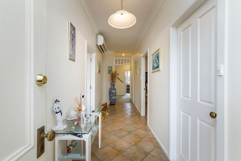 Photo of property in 4 The Oaks, Awapuni, Palmerston North, 4412