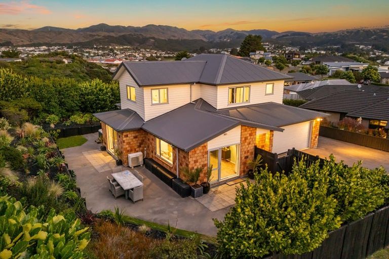 Photo of property in 17 Sumner Terrace, Aotea, Porirua, 5024