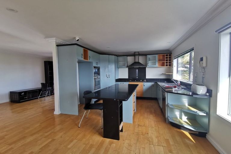 Photo of property in 19 Cricklade Terrace, Windsor Park, Auckland, 0632