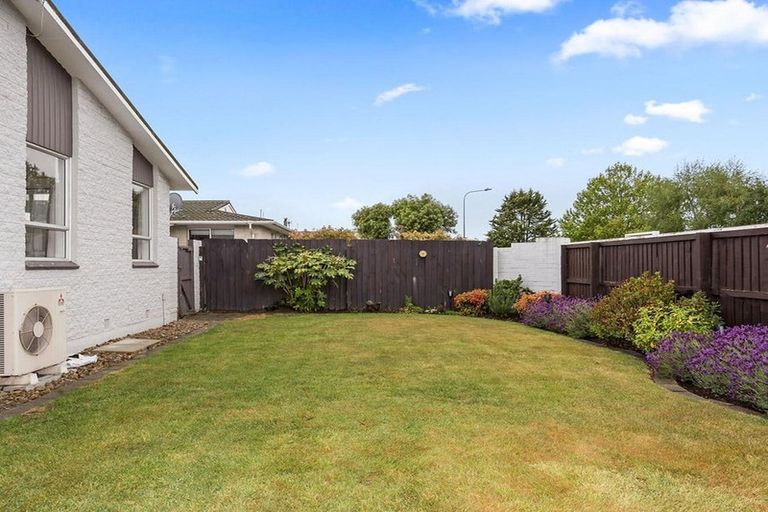 Photo of property in 1/221 Queenspark Drive, Parklands, Christchurch, 8083