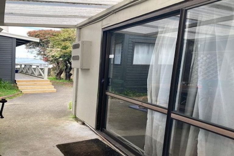 Photo of property in 2a Coniston Avenue, Te Atatu South, Auckland, 0610