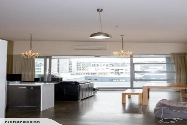 Photo of property in 4/25 Home Street, Mount Victoria, Wellington, 6011