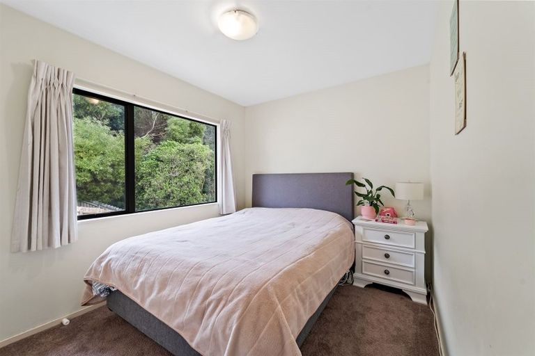 Photo of property in 16 Landvale Court, Browns Bay, Auckland, 0630