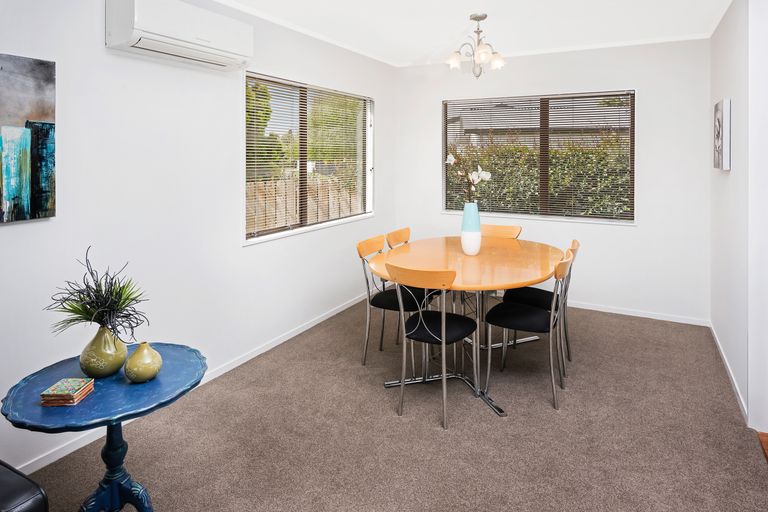 Photo of property in 25 Gosford Drive, Botany Downs, Auckland, 2010