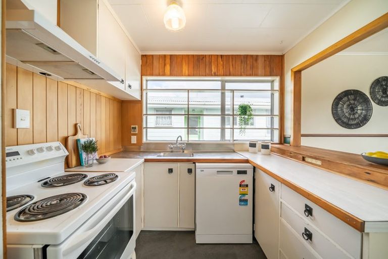 Photo of property in 31 Aniseed Grove, Timberlea, Upper Hutt, 5018