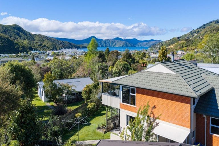 Photo of property in 5 Moana View Road, Waikawa, Picton, 7220