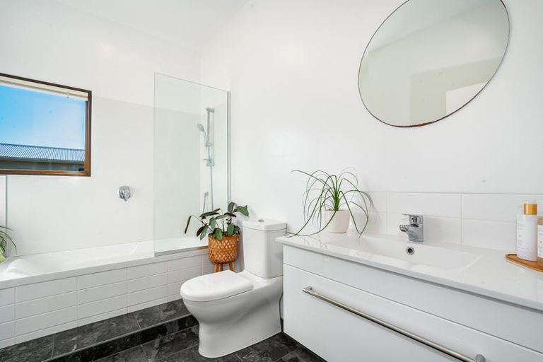 Photo of property in 11 Tamahine Street, Maupuia, Wellington, 6022