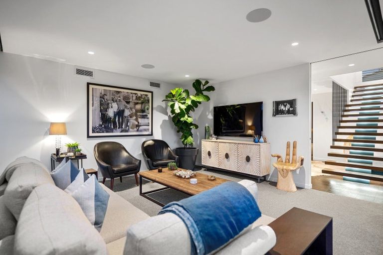 Photo of property in 222 Hurstmere Road, Takapuna, Auckland, 0622