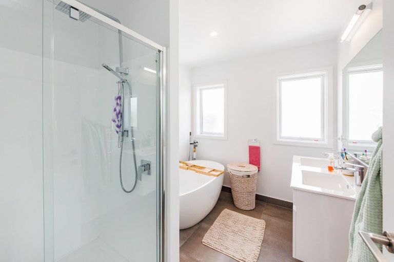 Photo of property in 23 Vaucluse Heights, Fitzherbert, Palmerston North, 4410