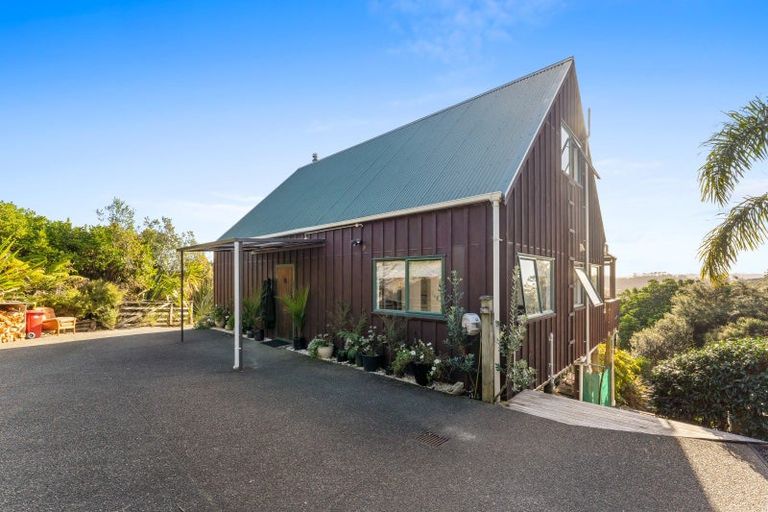 Photo of property in 200 Tawa Road, Kumeu, 0891