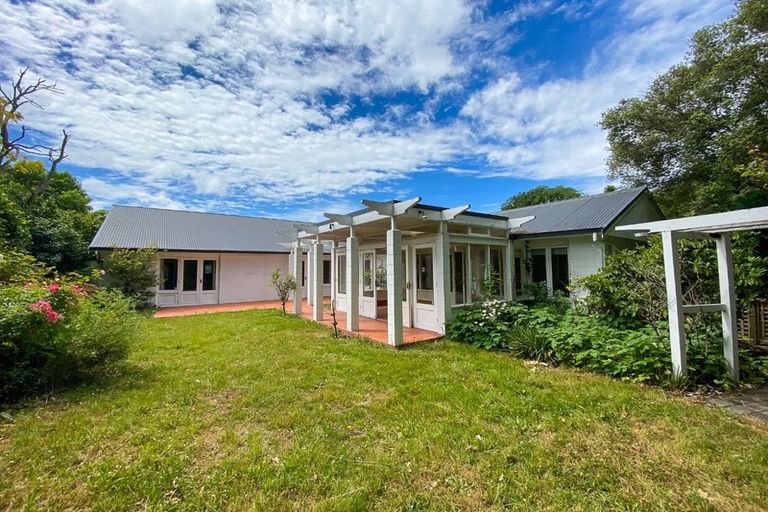Photo of property in 147 Straven Road, Fendalton, Christchurch, 8014