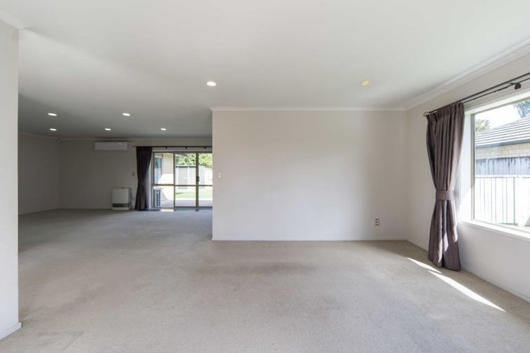 Photo of property in 27 Whitney Place, Rototuna North, Hamilton, 3210