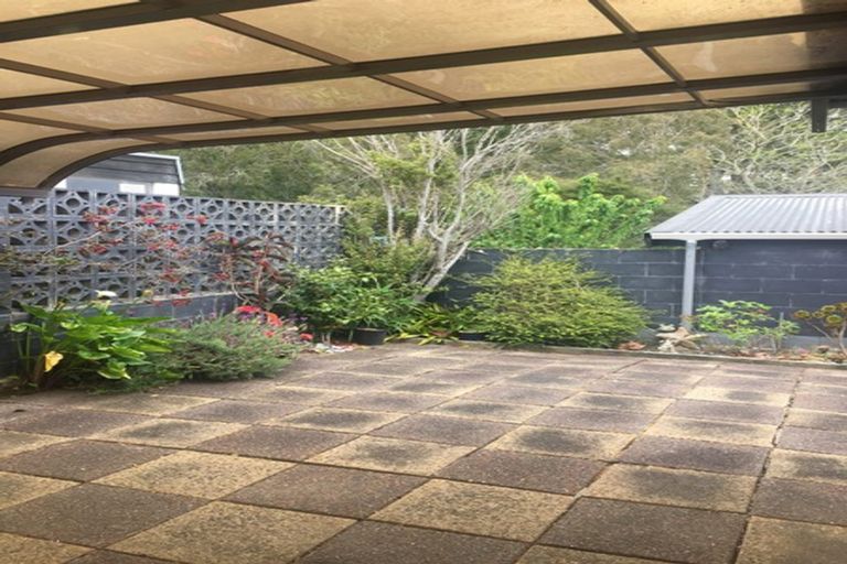 Photo of property in 2/13 Saddleback Rise, Murrays Bay, Auckland, 0630