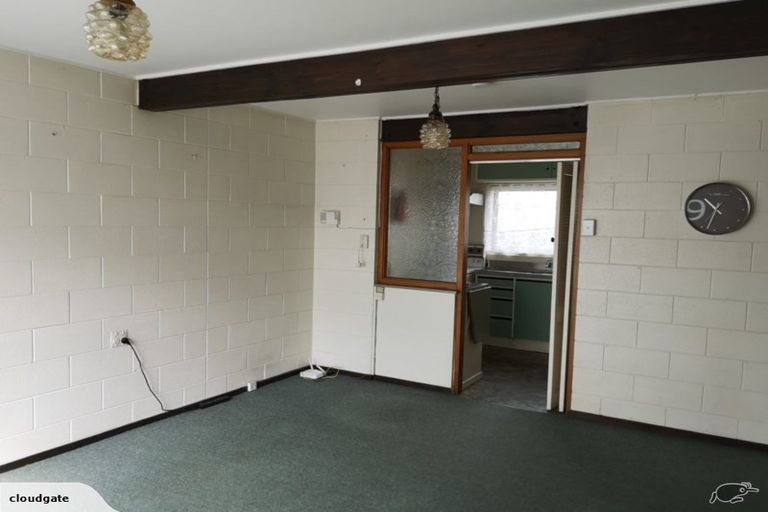 Photo of property in Lynbrae Court Flats, 20/4 Dr Taylor Terrace, Johnsonville, Wellington, 6037