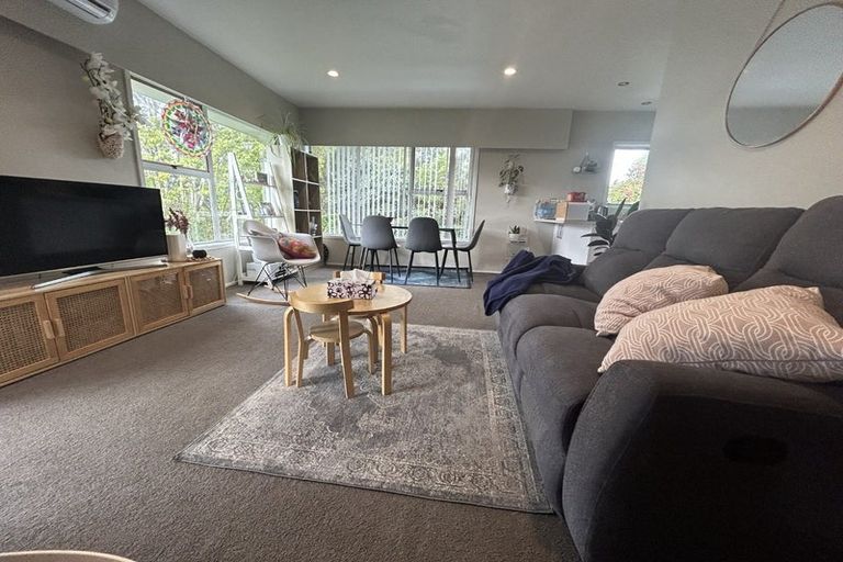 Photo of property in 2/65 High Road, Glenfield, Auckland, 0629