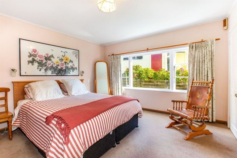 Photo of property in 323 Main Road, Tawa, Wellington, 5028