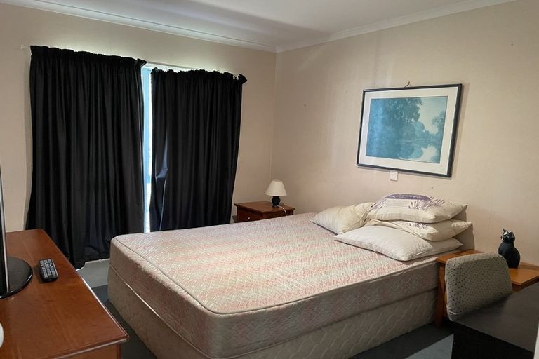 Photo of property in 21 Frank Knight Place, Waiuku, 2123