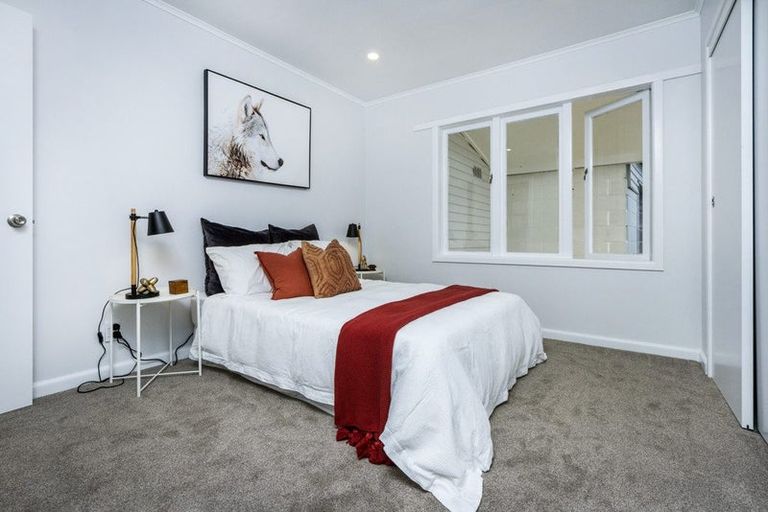 Photo of property in 2/22 Windy Ridge Road, Glenfield, Auckland, 0629