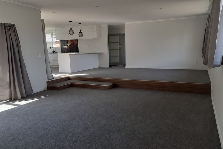 Photo of property in 27 Vancouver Place, Marfell, New Plymouth, 4310