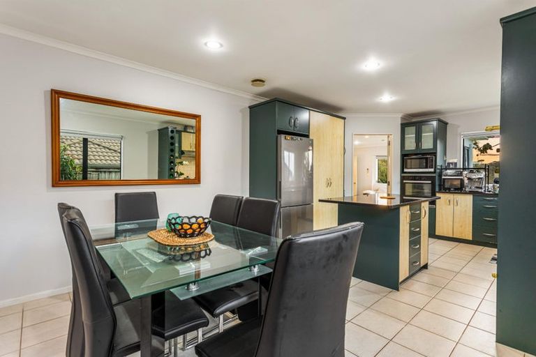 Photo of property in 28 Carnelian Court, Westgate, Auckland, 0614