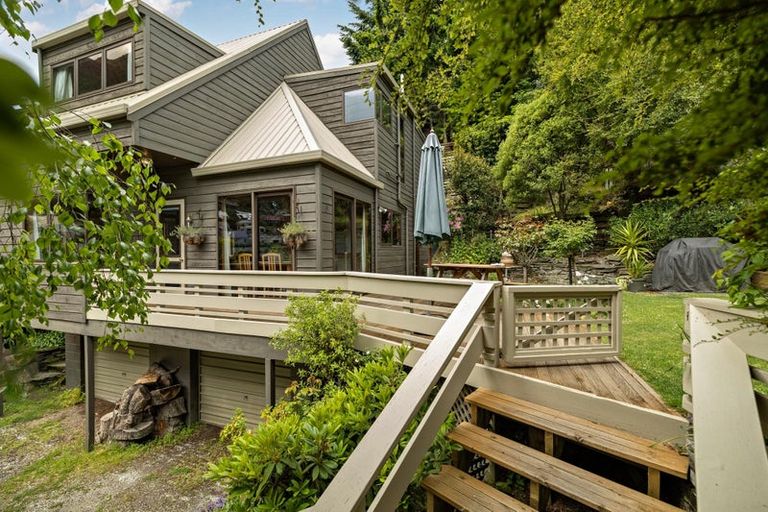 Photo of property in 5 Mackinnon Terrace, Sunshine Bay, Queenstown, 9300