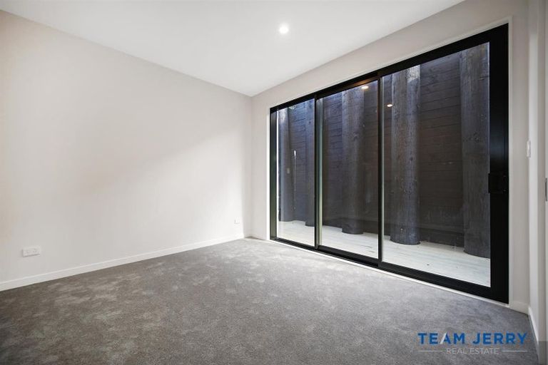 Photo of property in 20 Kuaha Road, Massey, Auckland, 0614