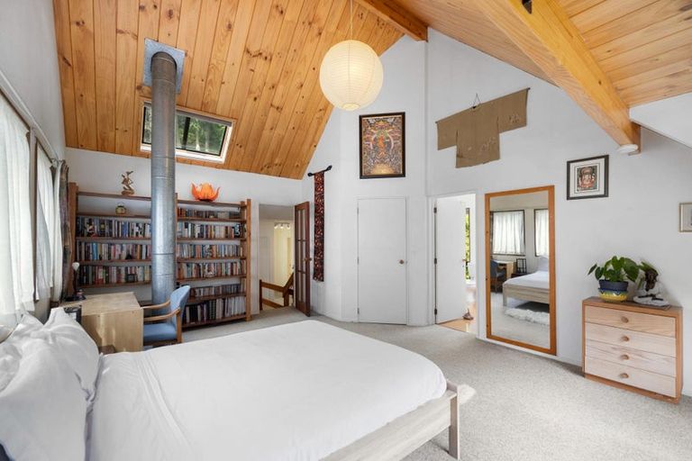 Photo of property in 5 Mackinnon Terrace, Sunshine Bay, Queenstown, 9300