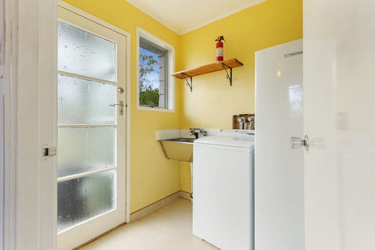 Photo of property in 14 Benita Place, Sunnyvale, Auckland, 0612