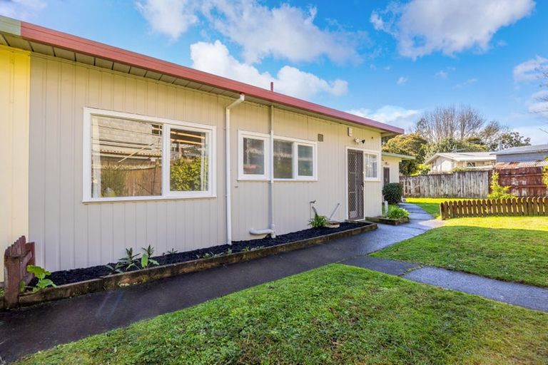 Photo of property in 2/39 Rathgar Road, Henderson, Auckland, 0610