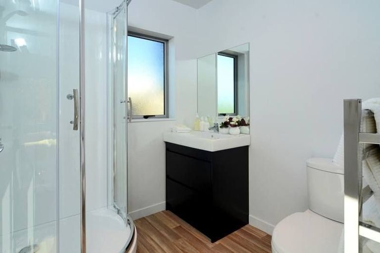 Photo of property in 557c Glenfield Road, Glenfield, Auckland, 0629