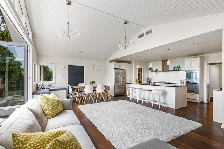 Photo of property in 10 Emily Lane, Greenhithe, Auckland, 0632